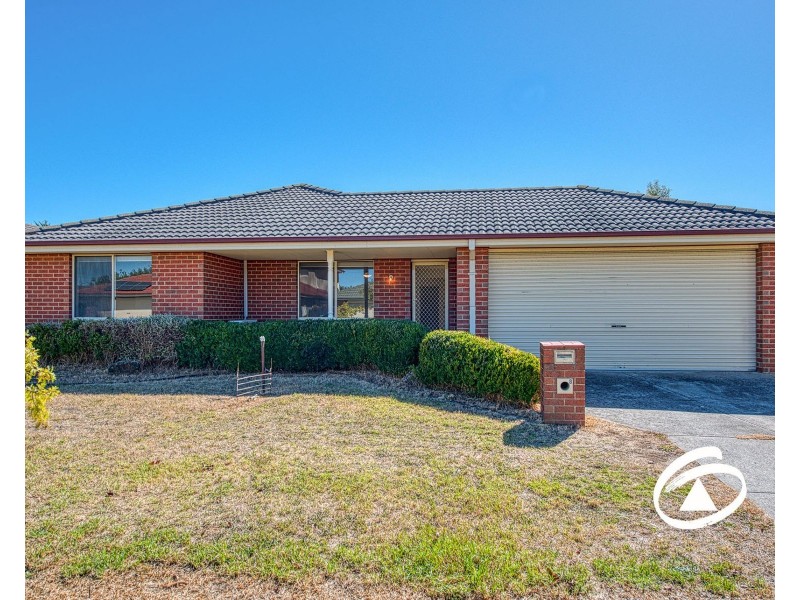 8 Blackmore Close, Pakenham VIC 3810