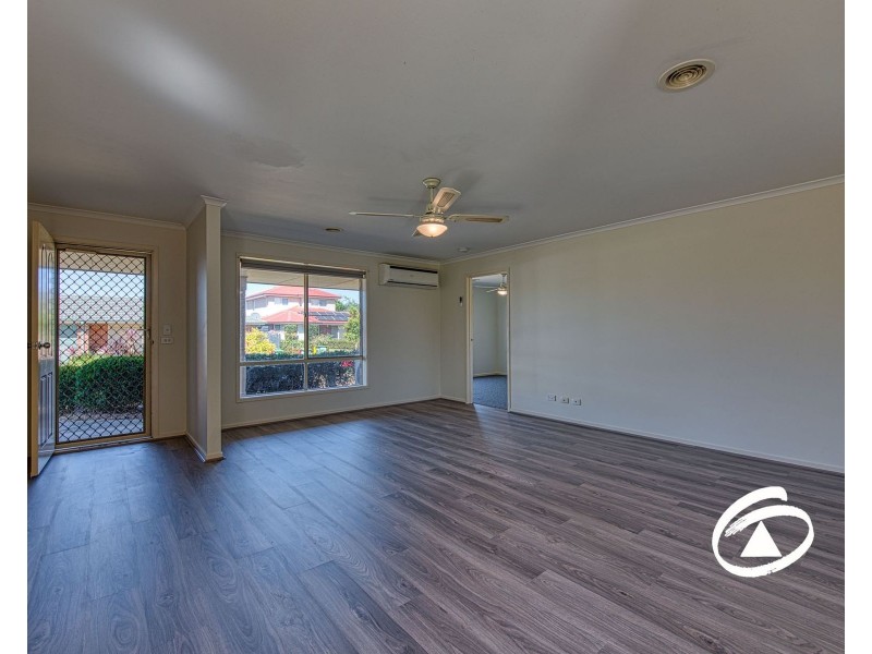 8 Blackmore Close, Pakenham VIC 3810