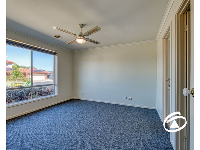 8 Blackmore Close, Pakenham VIC 3810