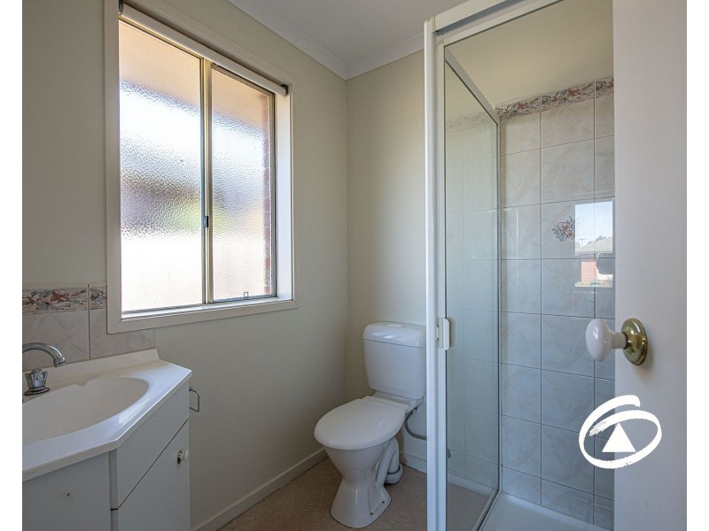 8 Blackmore Close, Pakenham VIC 3810