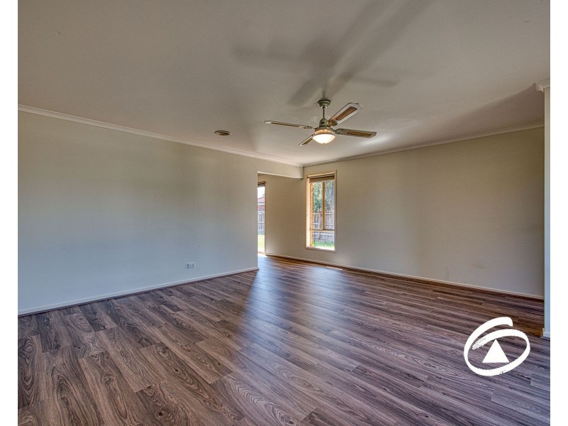 8 Blackmore Close, Pakenham VIC 3810