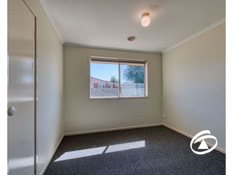 8 Blackmore Close, Pakenham VIC 3810