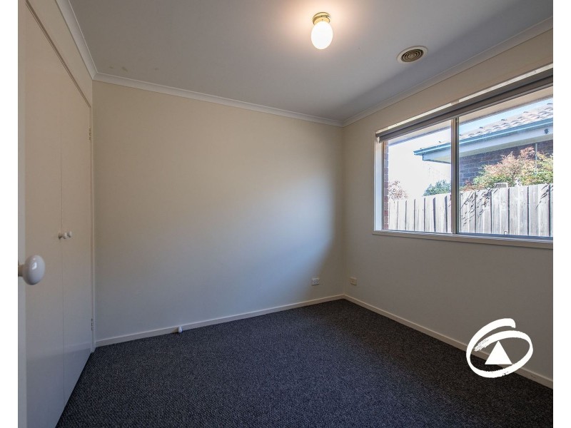 8 Blackmore Close, Pakenham VIC 3810