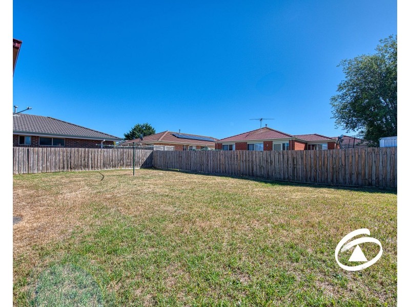 8 Blackmore Close, Pakenham VIC 3810