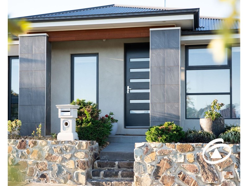 239 Pink Hill Boulevard, Officer VIC 3809