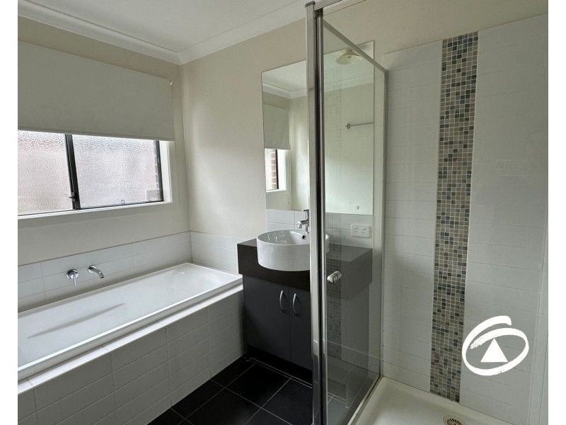 2 Danita Way, Cranbourne West VIC 3977