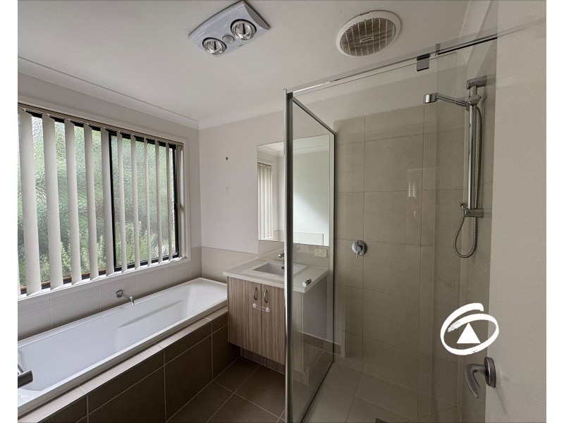 36 Bonneville Parade, Pakenham VIC 3810