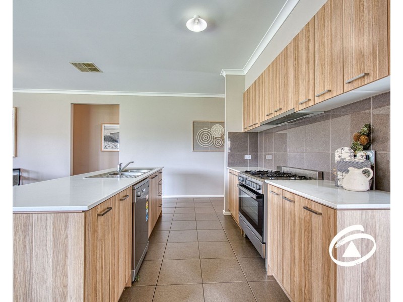 6 Camellia Drive, Bunyip VIC 3815