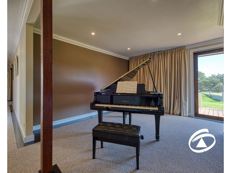 24 Larmour Road, Pakenham VIC 3810