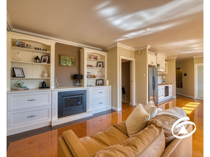 24 Larmour Road, Pakenham VIC 3810