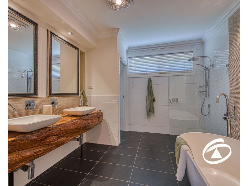 24 Larmour Road, Pakenham VIC 3810