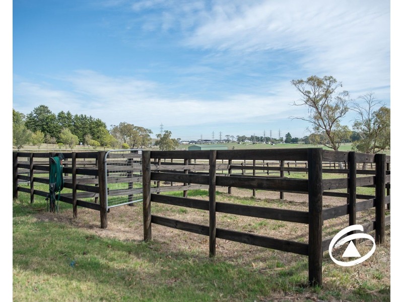 24 Larmour Road, Pakenham VIC 3810