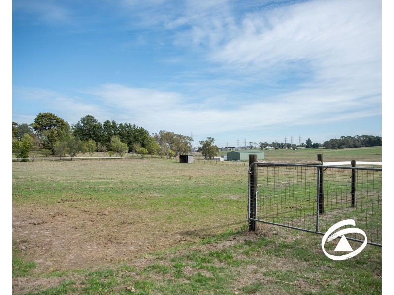 24 Larmour Road, Pakenham VIC 3810