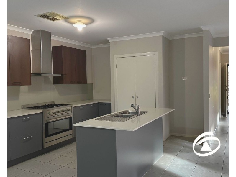 4 Pimpernel Place, Cranbourne North VIC 3977