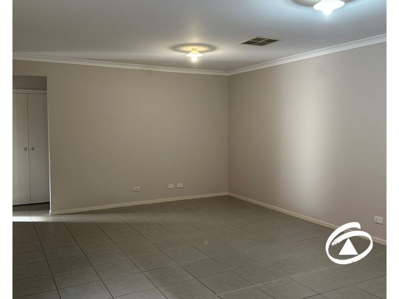 4 Pimpernel Place, Cranbourne North VIC 3977