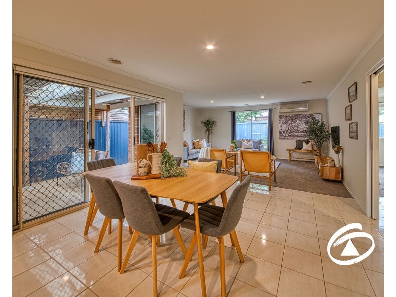 38 Scarlet Crescent, Pakenham VIC 3810