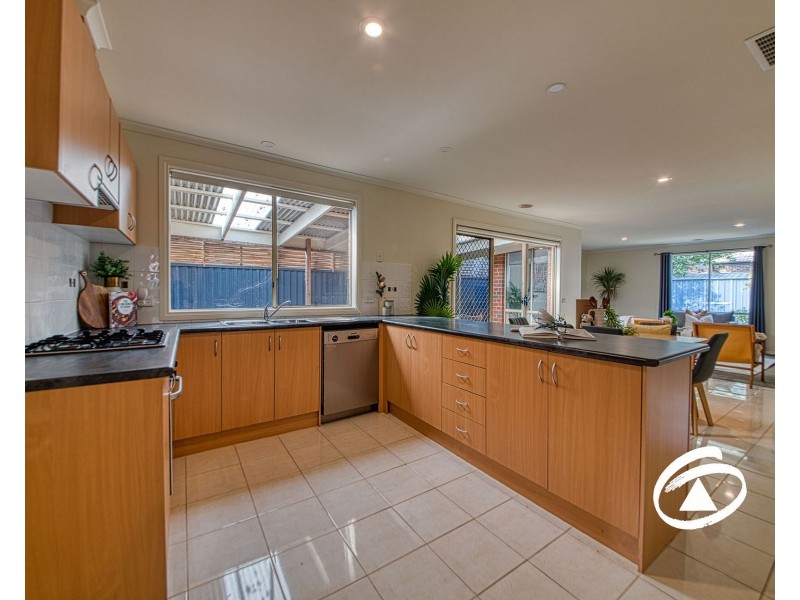 38 Scarlet Crescent, Pakenham VIC 3810