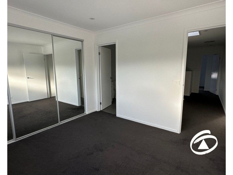 39 Hunt Way, Pakenham VIC 3810