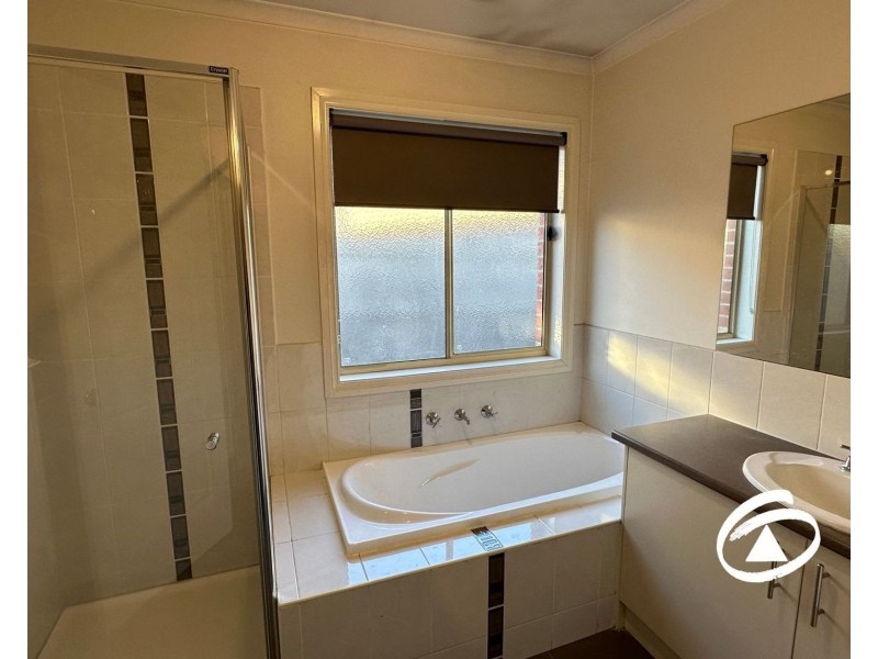 6 Laurel Lane, Pakenham VIC 3810