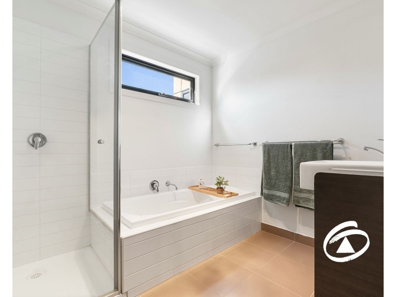 30 Rush Lily Drive, Officer VIC 3809