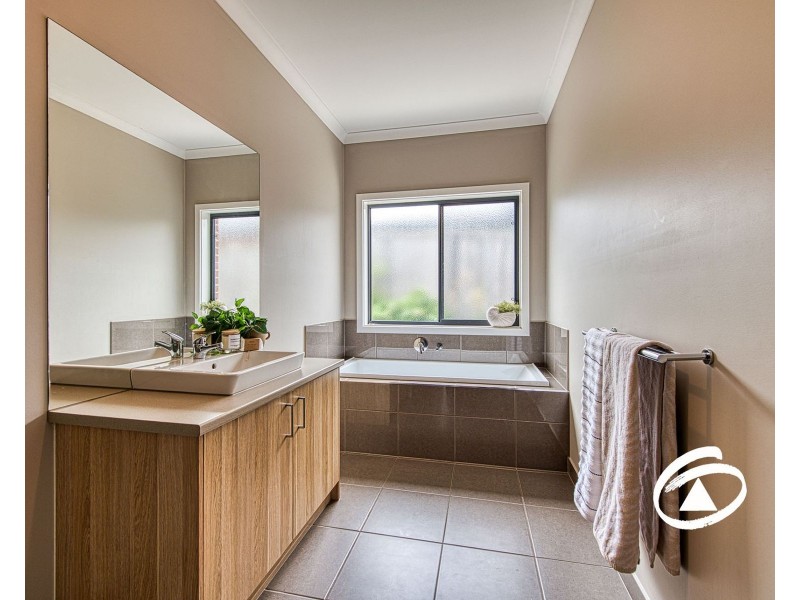 6 Camellia Drive, Bunyip VIC 3815