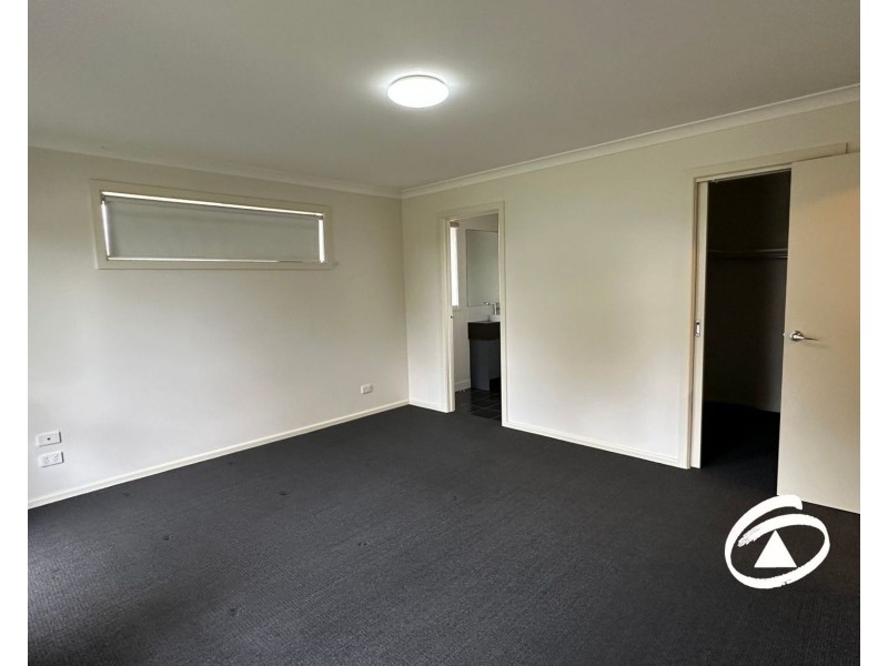 2 Danita Way, Cranbourne West VIC 3977