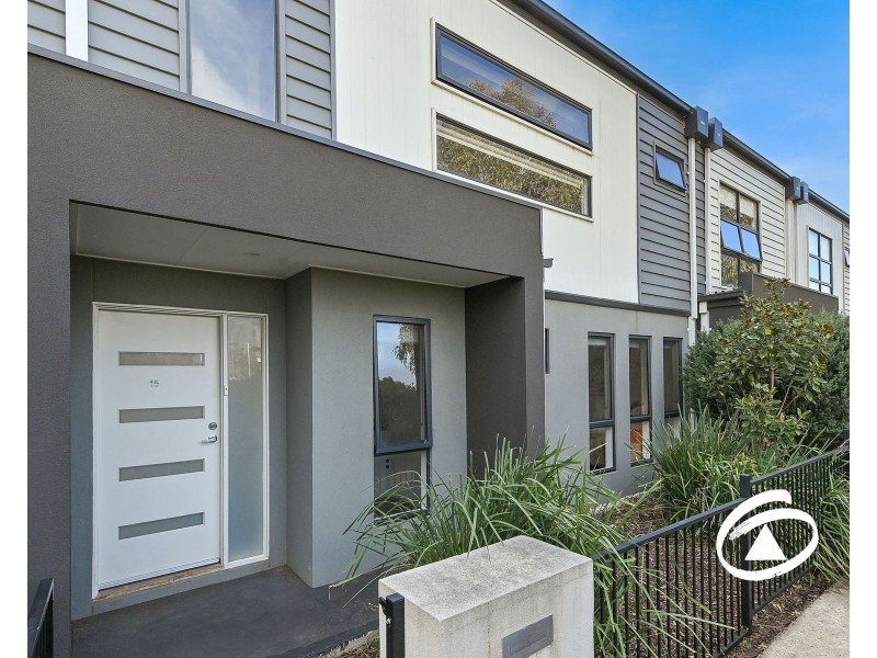 15 Carroll Walk, Pakenham VIC 3810
