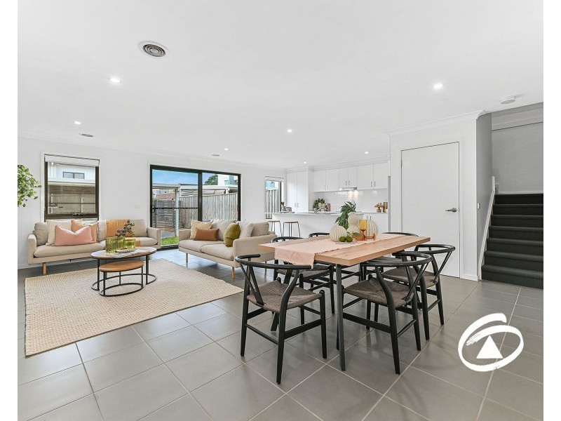 15 Carroll Walk, Pakenham VIC 3810