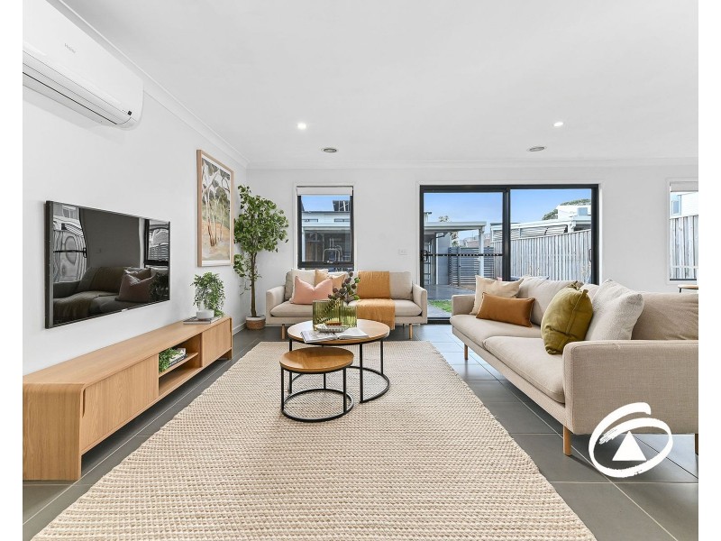 15 Carroll Walk, Pakenham VIC 3810