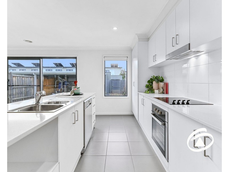 15 Carroll Walk, Pakenham VIC 3810