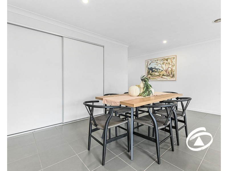 15 Carroll Walk, Pakenham VIC 3810