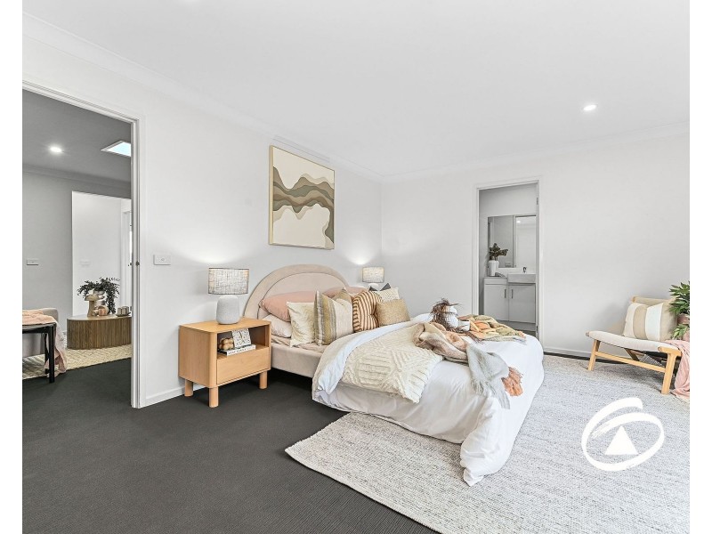 15 Carroll Walk, Pakenham VIC 3810