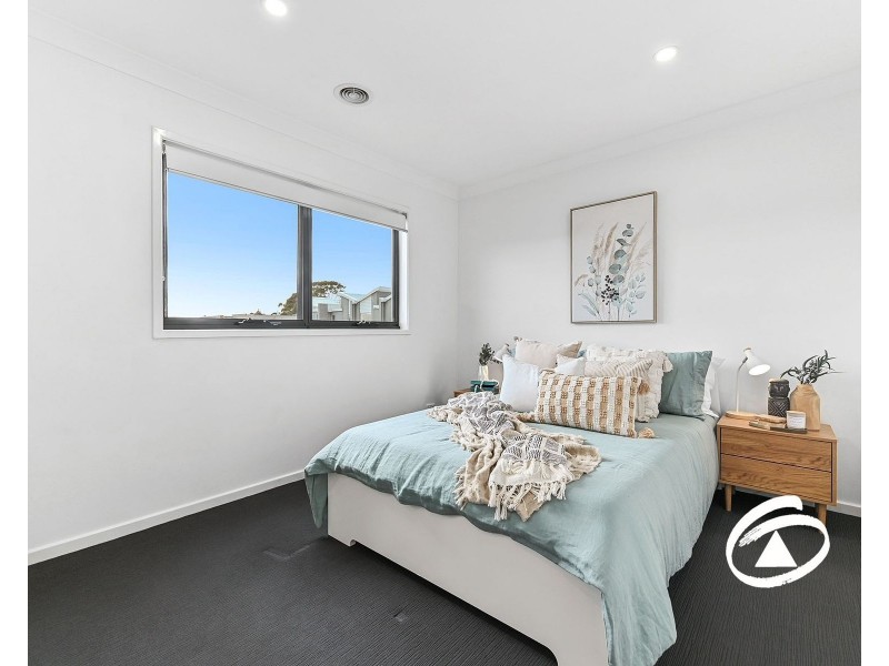 15 Carroll Walk, Pakenham VIC 3810