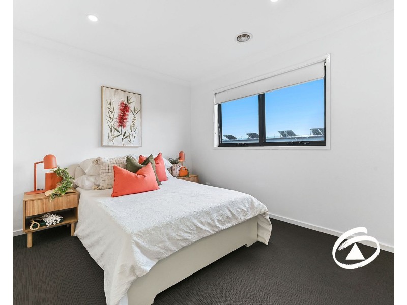 15 Carroll Walk, Pakenham VIC 3810