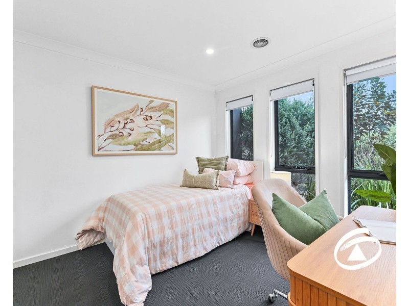 15 Carroll Walk, Pakenham VIC 3810