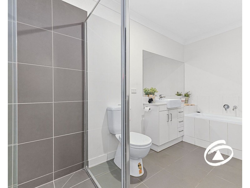 15 Carroll Walk, Pakenham VIC 3810