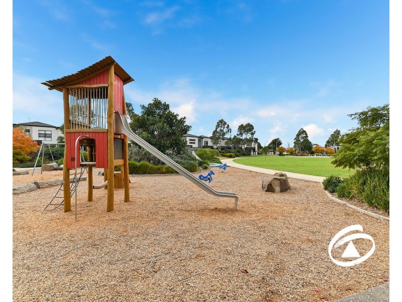 15 Carroll Walk, Pakenham VIC 3810