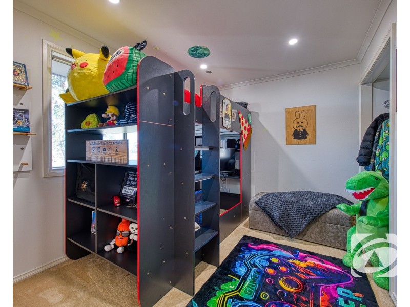 94 Eagle Drive, Pakenham VIC 3810