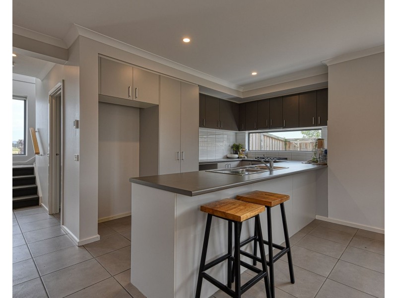 22 Bronnie Street, Clyde North VIC 3978