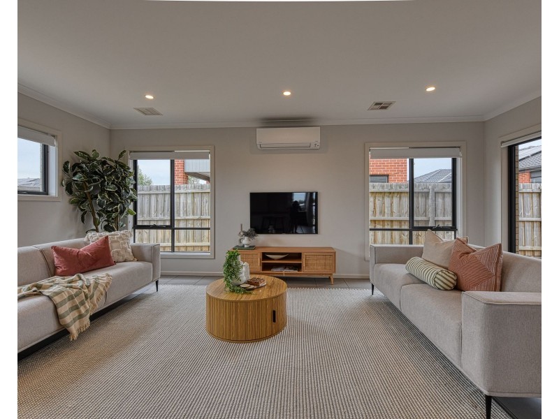 22 Bronnie Street, Clyde North VIC 3978