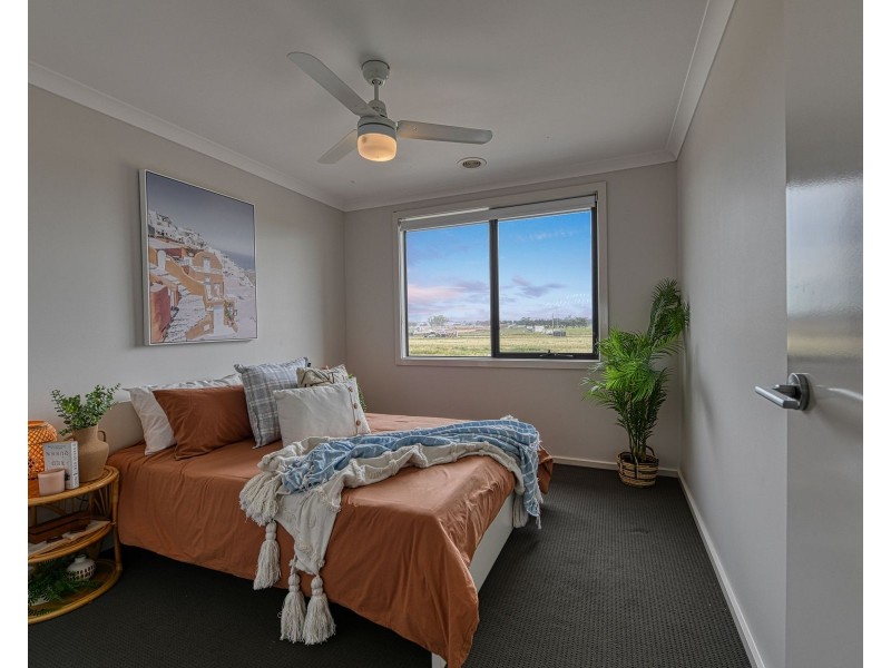 22 Bronnie Street, Clyde North VIC 3978