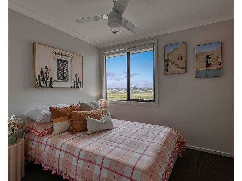 22 Bronnie Street, Clyde North VIC 3978