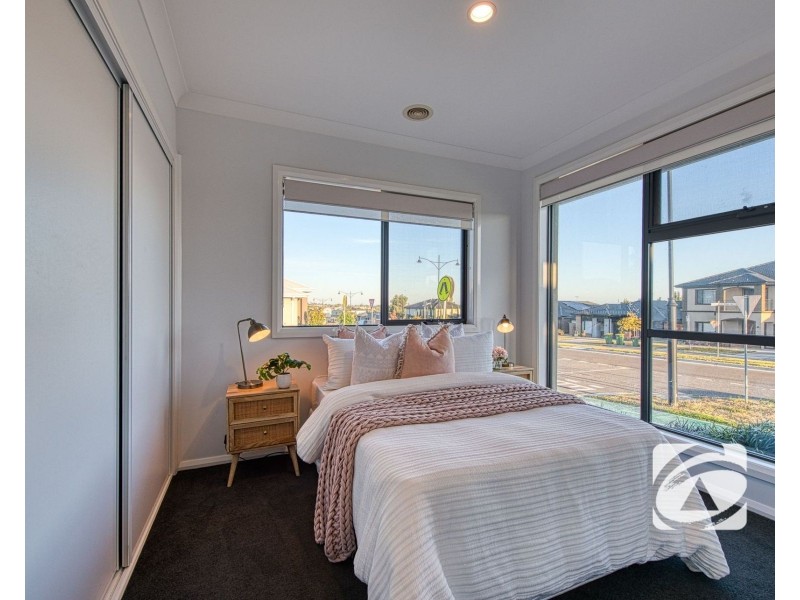 239 Pink Hill Boulevard, Officer VIC 3809