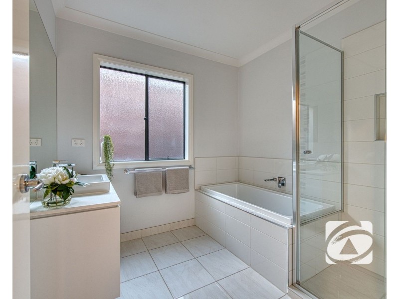 239 Pink Hill Boulevard, Officer VIC 3809