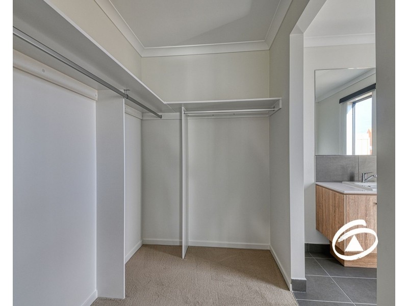 2 Sherlock Walk, Officer VIC 3809