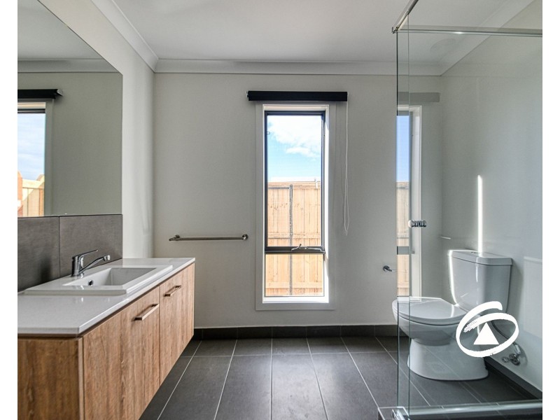 2 Sherlock Walk, Officer VIC 3809