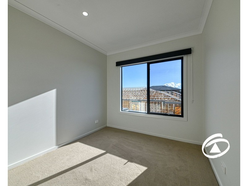 2 Sherlock Walk, Officer VIC 3809