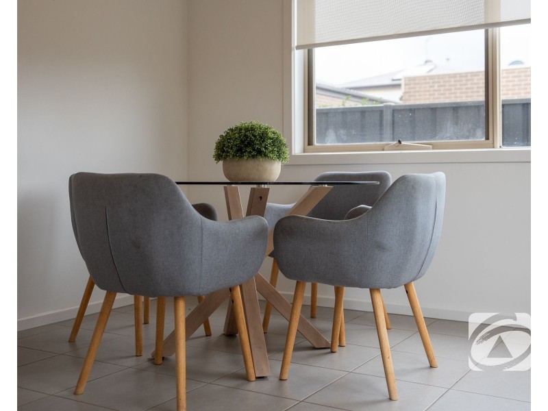 2/23 Atlantic Drive, Pakenham VIC 3810