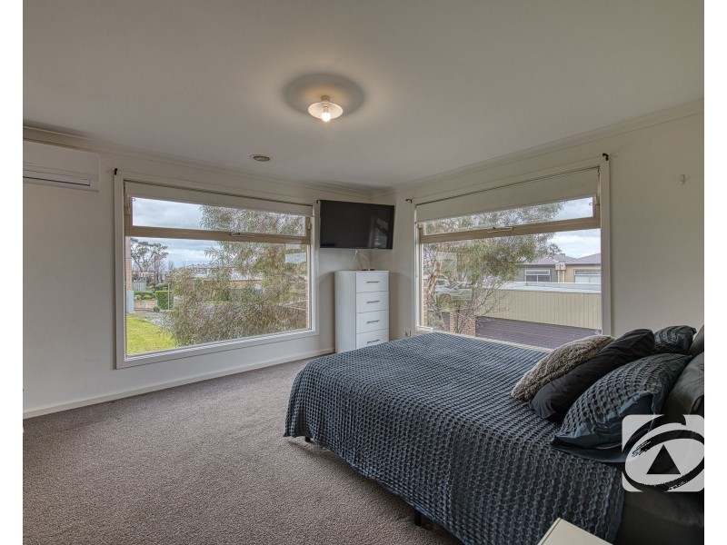 2/23 Atlantic Drive, Pakenham VIC 3810