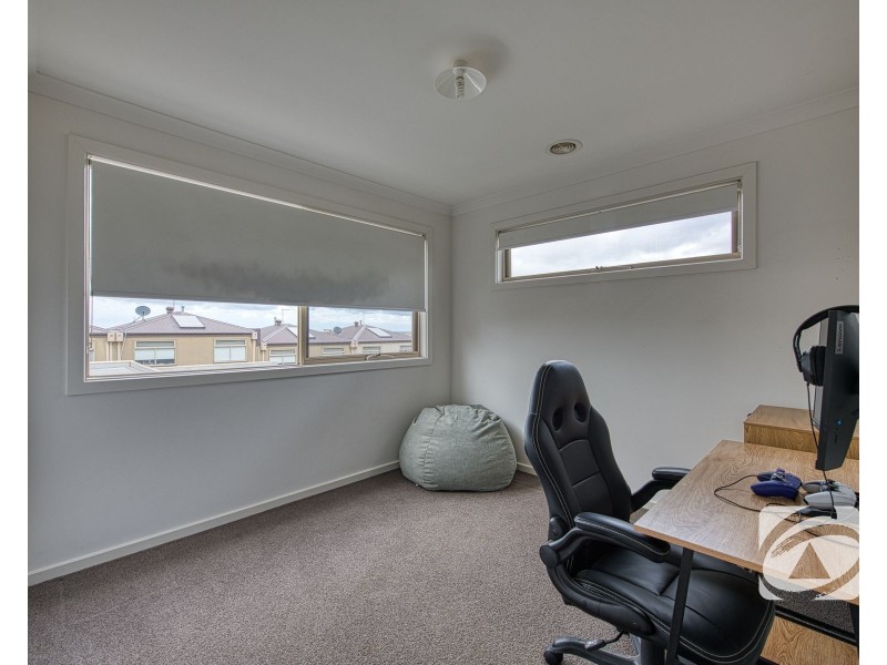 2/23 Atlantic Drive, Pakenham VIC 3810